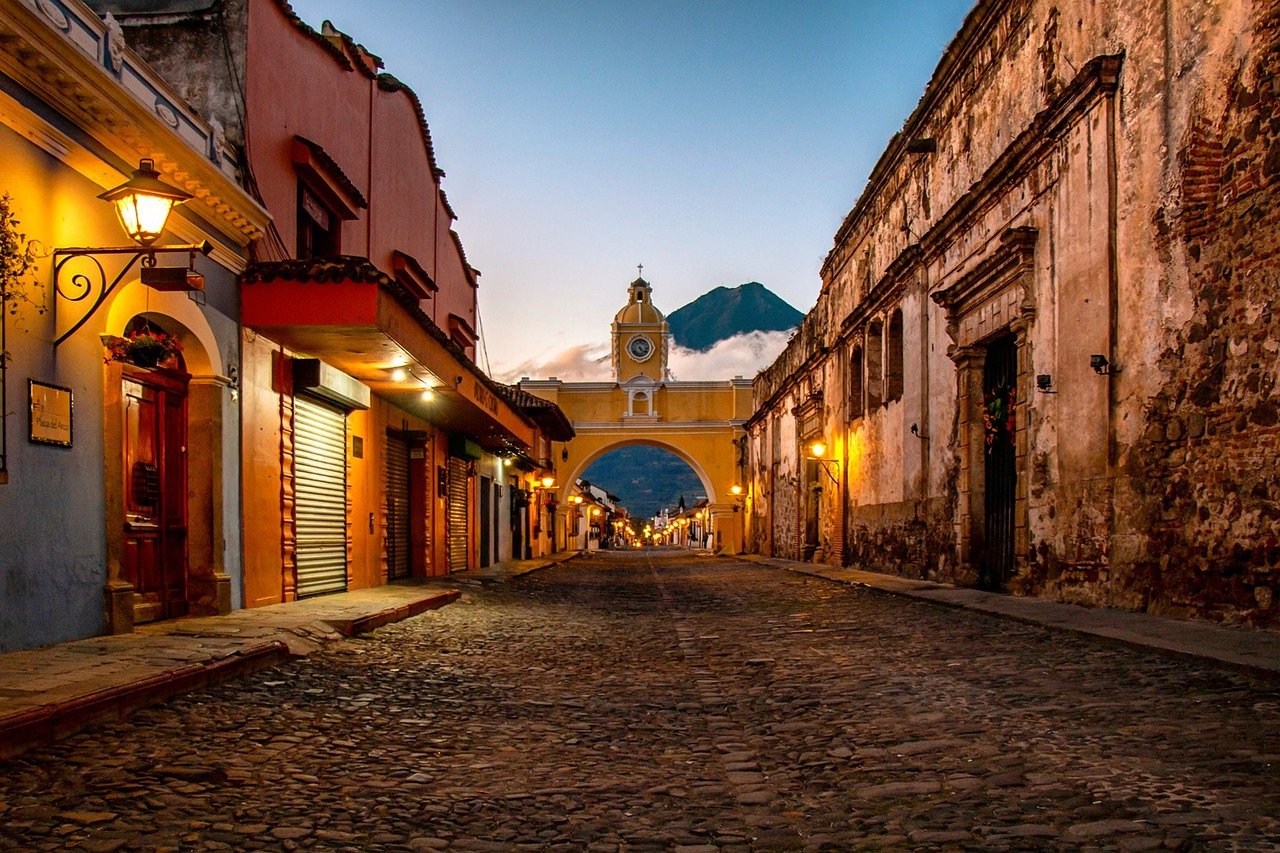 Antigua Guatemala emblematic arch street | Volunteer travel itinerary