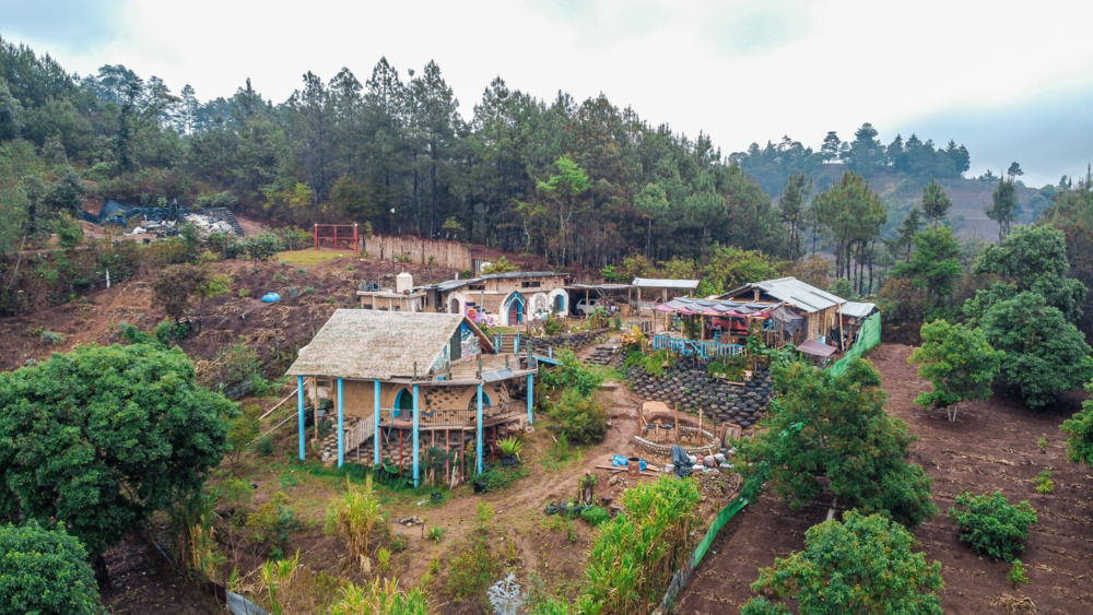 Ecologic building volunteering | volunteering opportunity | Volunteer in Guatemala