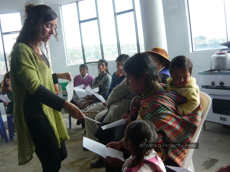 Woman assisting indigenous peruvian women | Humanitarian volunteering in the Peruvian Andes