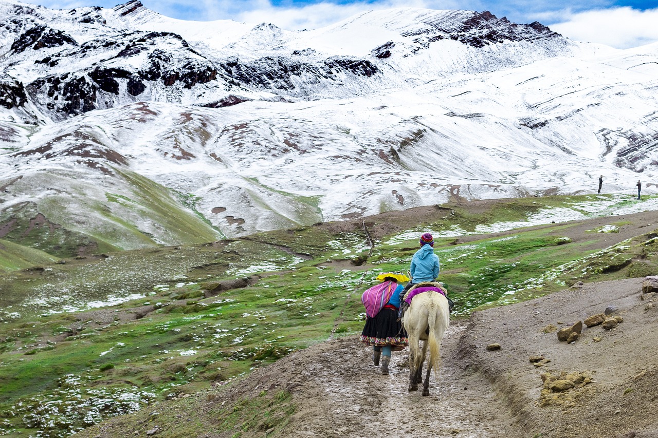 Woman, horse and child walking through Peruvian snowy mountains | volunteering opportunities