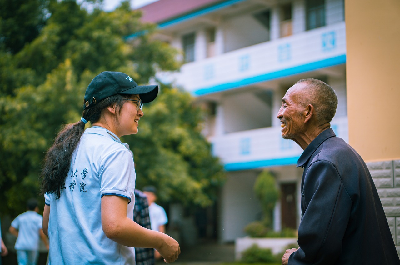 Woman speaking with elderly man | Volunteer vacations